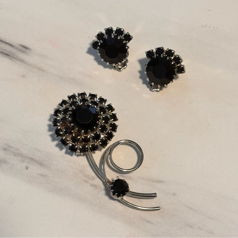 1960's Rhinestone and Black Glass Broochand earring set clip on